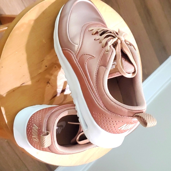 Nike Air Max Thea - Rose Gold size 8 NWOT - Picture 2 of 6